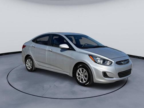 2013 Hyundai Accent SE