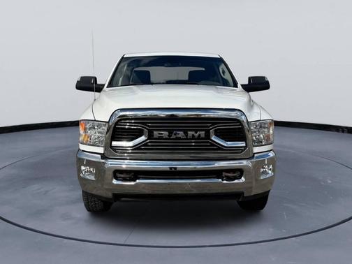 2017 RAM 2500 Tradesman Crew Cab 4x2 6'4' Box