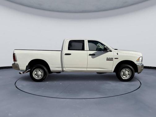 2017 RAM 2500 Tradesman Crew Cab 4x2 6'4' Box