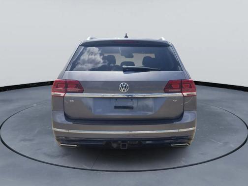Platinum Gray Metallic 2019 Volkswagen Atlas 3.6L SE w/Technology