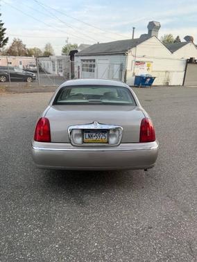 2001 Lincoln Town Car Signature