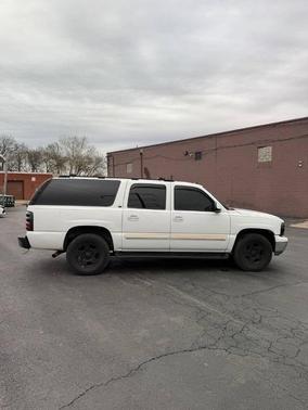 Summit White 2004 Chevrolet Suburban 1500 LT