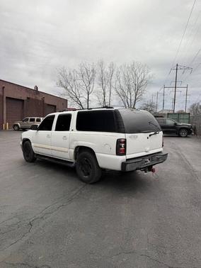 Summit White 2004 Chevrolet Suburban 1500 LT