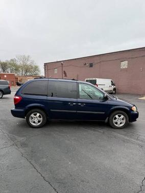 Midnight Blue Pearlcoat 2005 Dodge Caravan SXT
