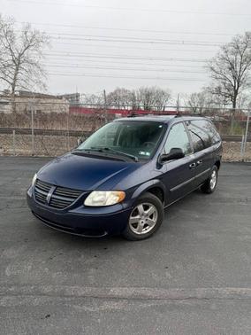 Midnight Blue Pearlcoat 2005 Dodge Caravan SXT
