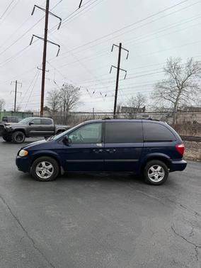 Midnight Blue Pearlcoat 2005 Dodge Caravan SXT