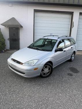 CD Silver Clearcoat Metallic 2001 Ford Focus SE