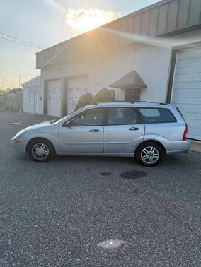 CD Silver Clearcoat Metallic 2001 Ford Focus SE