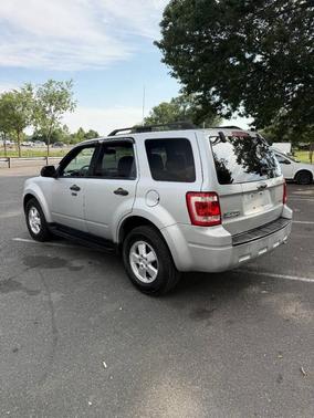 Brilliant Silver Clearcoat Metallic 2009 Ford Escape XLT