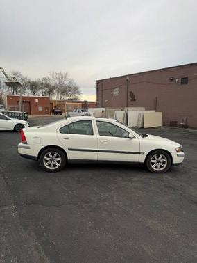 White 2002 Volvo S60 2.4