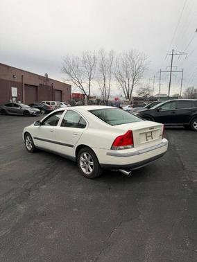 White 2002 Volvo S60 2.4