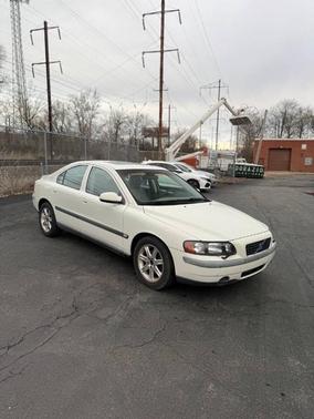 White 2002 Volvo S60 2.4