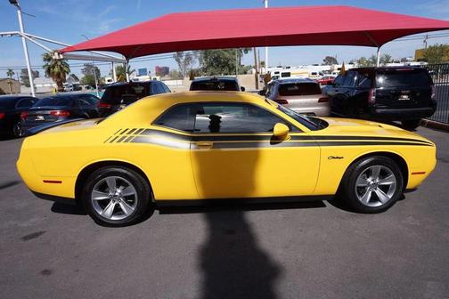 Yellow Jacket Clearcoat 2017 Dodge Challenger SXT