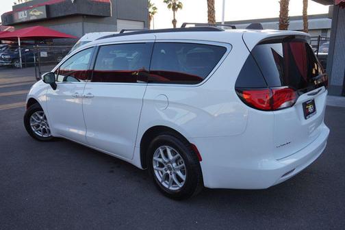 Bright White Clearcoat 2021 Chrysler Voyager SE