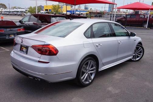 2018 Volkswagen Passat 2.0T R-Line