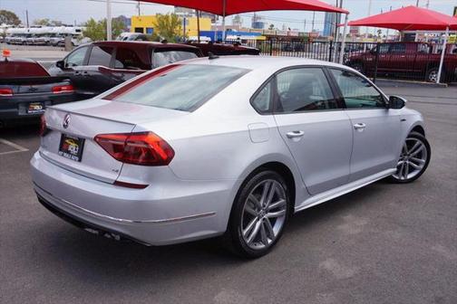2018 Volkswagen Passat 2.0T R-Line
