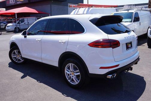 2016 Porsche Cayenne ALL WHEEL DRIVE, PREMIUM WHEELS, MOON ROOF, LEATHER, NAVIGATION