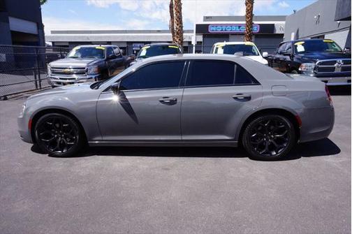 2019 Chrysler 300 Touring