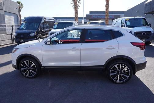 Glacier White 2017 Nissan Rogue Sport SL