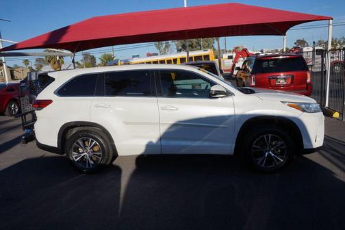 2017 Toyota Highlander LE