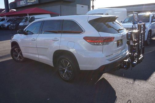 2017 Toyota Highlander LE