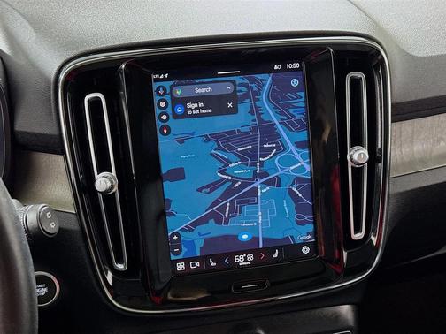 2023 Volvo XC40 B5 Plus Bright Theme