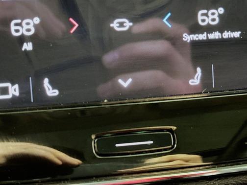 2023 Volvo XC40 B5 Plus Bright Theme