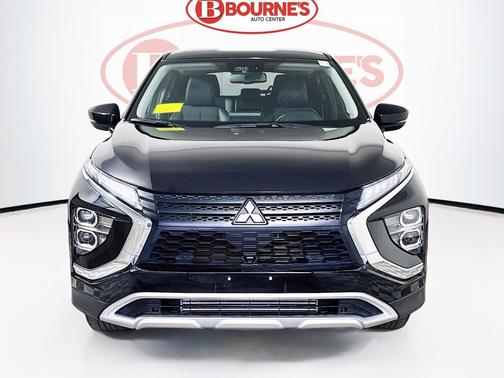 Labrador Black Pearl 2025 Mitsubishi Eclipse Cross SE