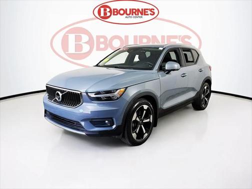 2020 Volvo XC40 T5 Momentum