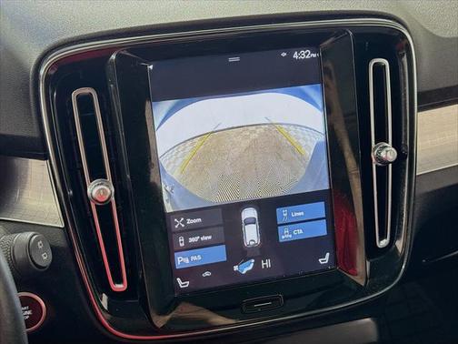 2020 Volvo XC40 T5 Momentum