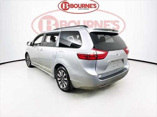 2019 Toyota Sienna LE