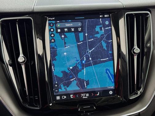 Crystal White 2024 Volvo XC60 B5 Core Dark Theme