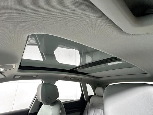 Florett Silver Metallic 2022 Audi Q5 w/Heated Leather,Pano Sunroof