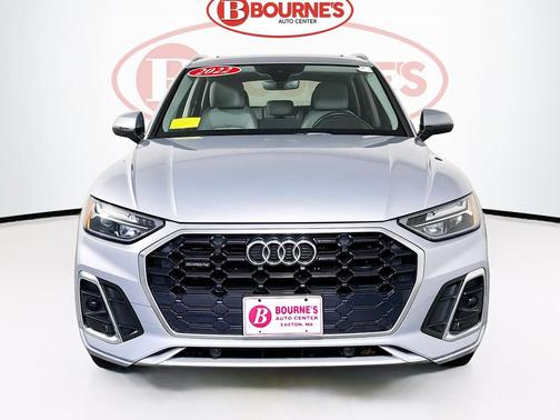 Florett Silver Metallic 2022 Audi Q5 w/Heated Leather,Pano Sunroof