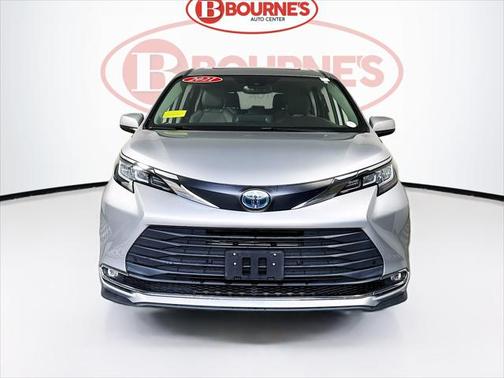 2021 Toyota Sienna XLE 8 Passenger