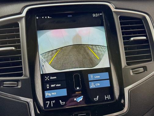 2020 Volvo XC90 T6 Momentum