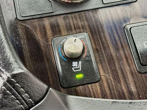 Obsidian 2013 Lexus LS 460 L