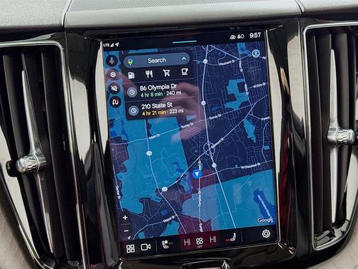 2025 Volvo XC60 B5 Plus