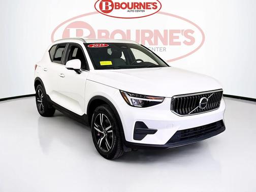 2025 Volvo XC40 B5 Core Bright Theme