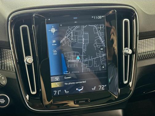 Crystal White Metallic 2021 Volvo XC40 T5 R-Design