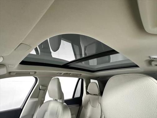 2021 Volvo XC90 T5 Momentum