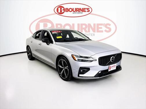 2024 Volvo S60 B5 Core Dark Theme