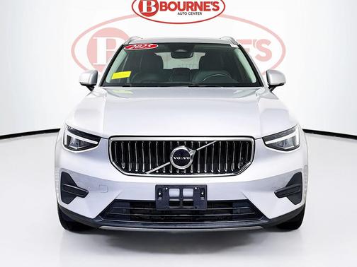 2025 Volvo XC40 B5 Core Bright Theme