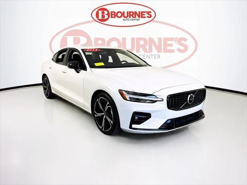 2024 Volvo S60 B5 Core Dark Theme