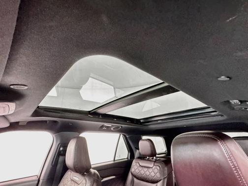 Space White Metallic 2025 Ford Explorer Platinum