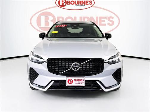 2024 Volvo XC60 Plus Dark Theme