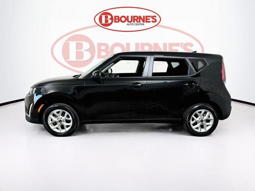 Fusion Black 2025 Kia Soul LX