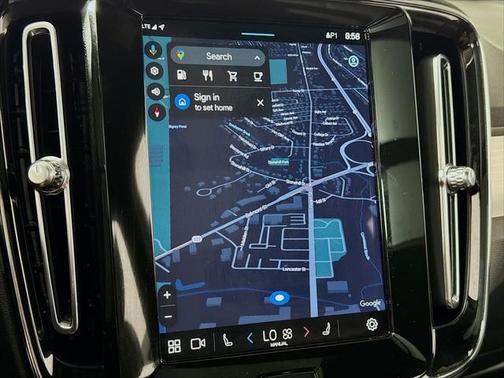2025 Volvo XC40 B5 Core Bright Theme