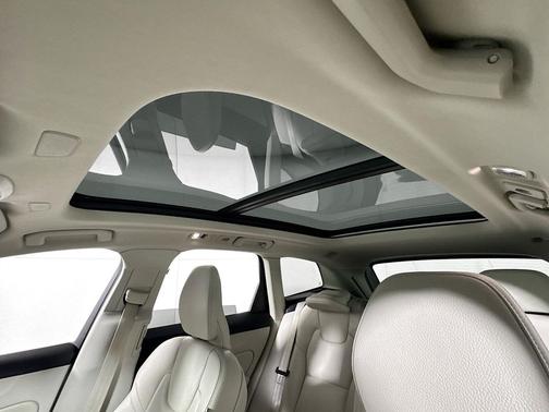 2021 Volvo XC60 T6 Momentum