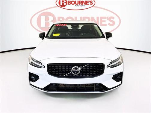 2024 Volvo S60 B5 Plus Dark Theme
